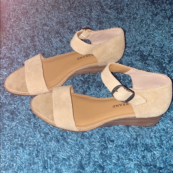 New Lucky Brand Wedge - Picture 3 of 6